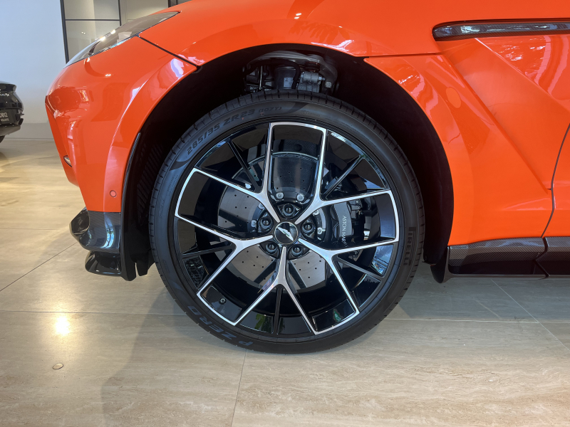 アストンマーティン DBX 707 4.0L V8 RHD 新車 | アストン