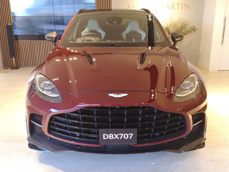 アストンマーティン 超スペシャルなアストンマーティンDBX707 Midnight Podium