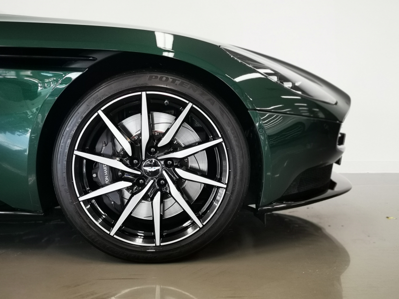アストンマーティン カタログ（黒装丁） B様 | ポルシェ・アストンマーティンの中古車販売、買取 東京